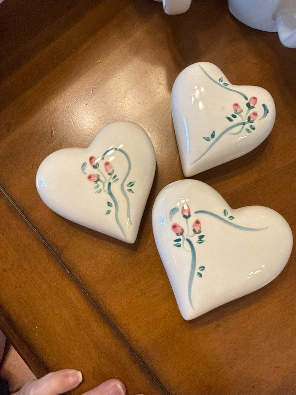 Vintage Set 3 Hand Painted White Ceramic Hearts Pink Roses Cottagecore Decor - Picture 2 of 5